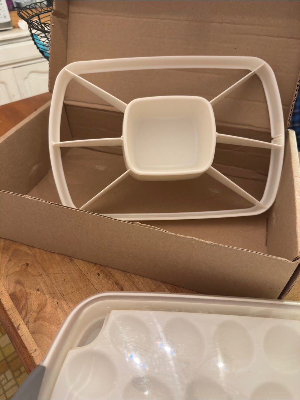 Pampered Chef: Deviled Egg And Veggie Server Tray with a lid - Picture 4 of 7